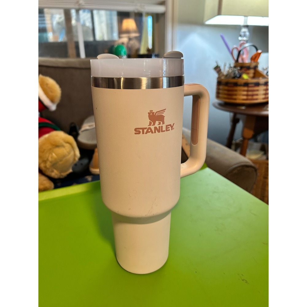 Stanley Adventure Quencher H2.0 FlowState Tumbler 40oz Cream Rose Gold Accent